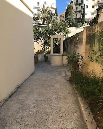 Maltese بيت ضيافة *